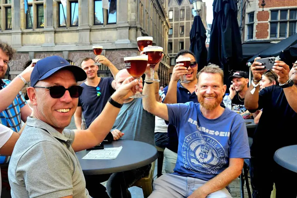 Amberes: Visita guiada de cata de cerveza con experto cervecero