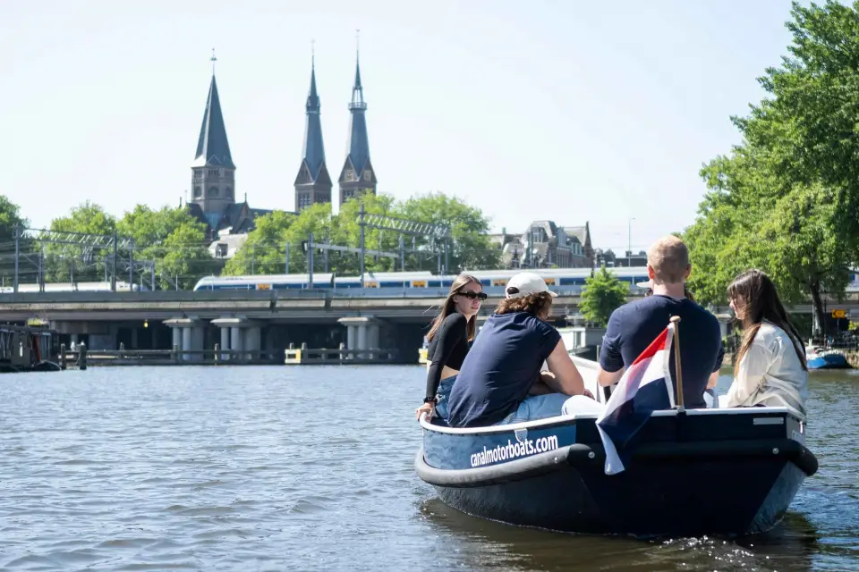 Amsterdam: Alquila tu propio barco