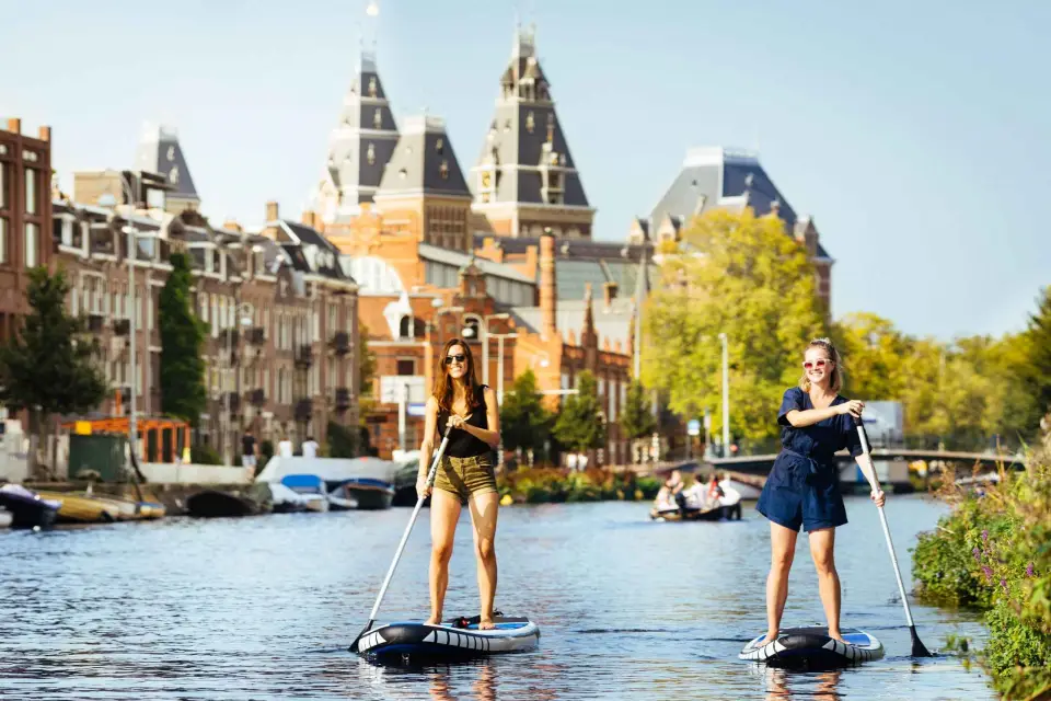 Amsterdam: Alquila una tabla de SUP y explora los canales de Ámsterdam