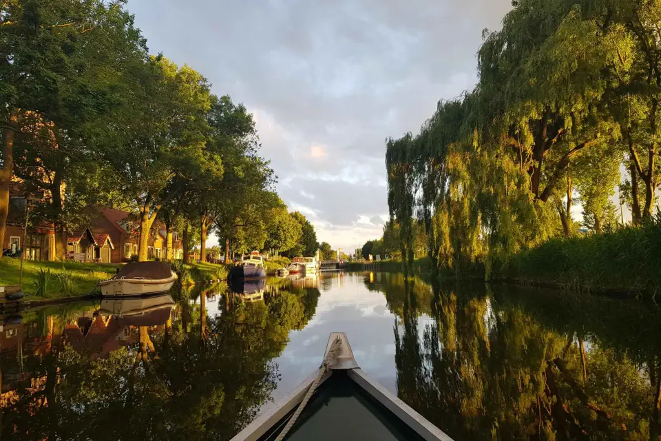 Alquiler de Whisperboat en una zona preciosa cerca de Amsterdam