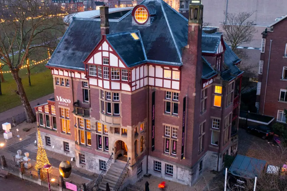 Amsterdam: Combo de Entrada al Museo Moco y Discotecas con Taxi