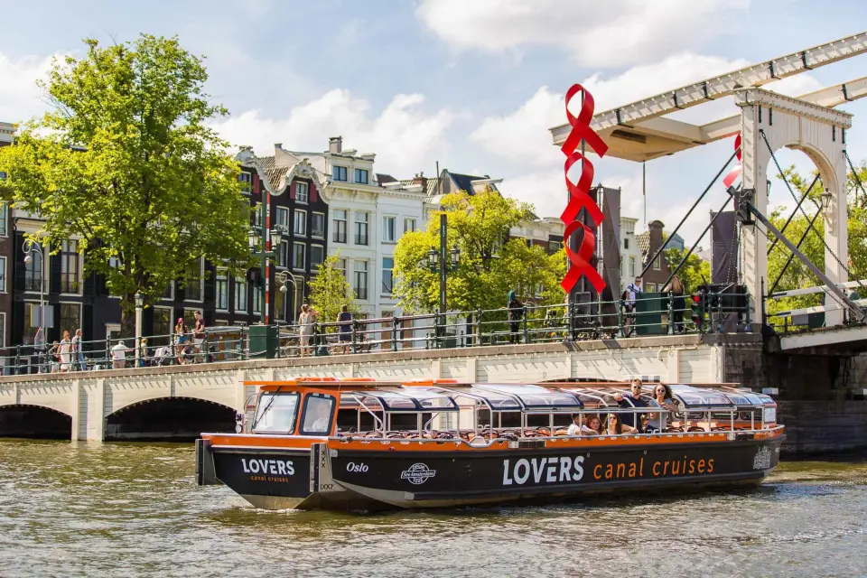 Ámsterdam: crucero en barco semidescubierto por los canales