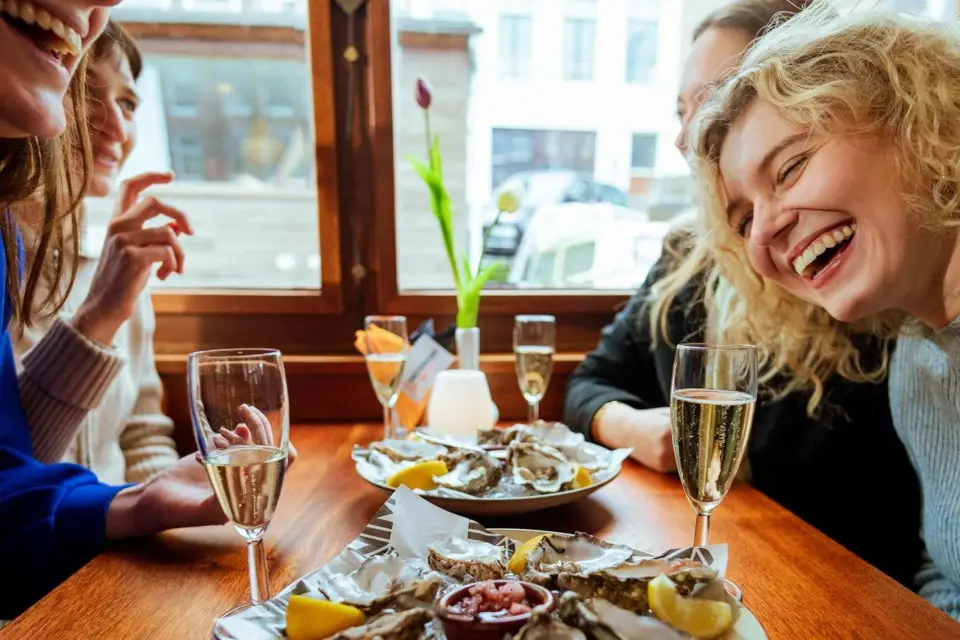 Amsterdam: Crucero de lujo Oysters & Bubble's bebidas ilimitadas