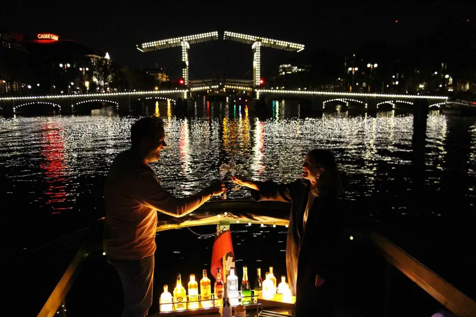 Amsterdam: Crucero Nocturno Opción Bebidas y Aperitivos Ilimitados