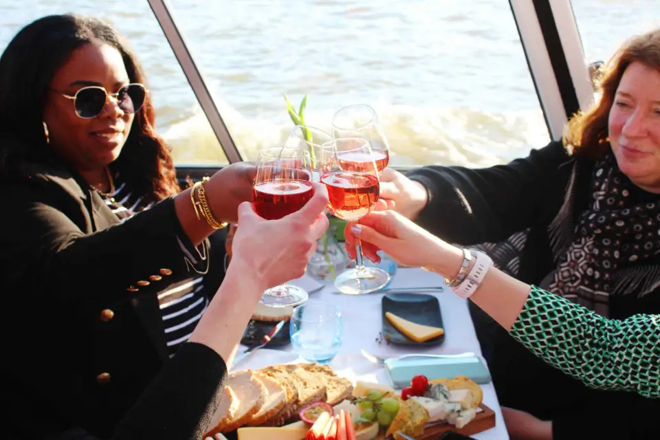 Amsterdam: Crucero nocturno de vino y queso
