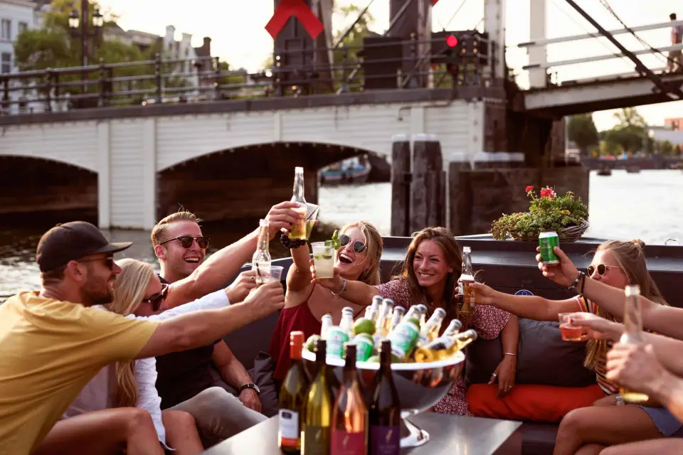 Amsterdam: Crucero privado con bebidas y aperitivos opcionales