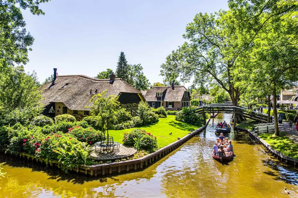 Amsterdam: Excursión de un día a Giethoorn con paseo en barco