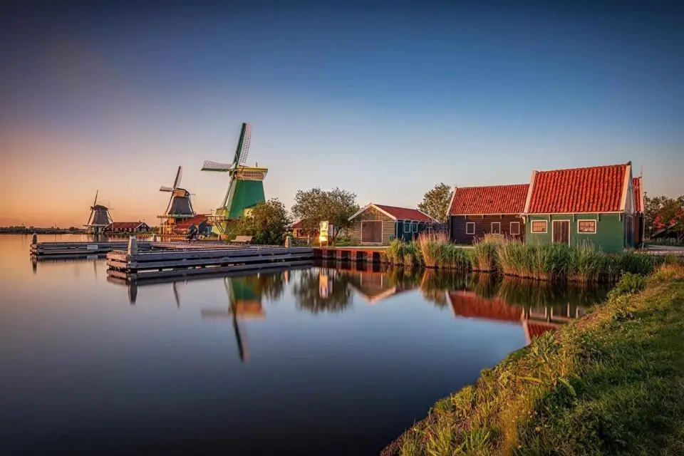 Amsterdam: Excursión de un día a Giethoorn y Zaanse Schans con Guía
