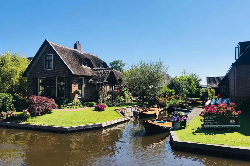 Amsterdam: Excursión de un día a Zaanse Schans y Giethoorn con crucero