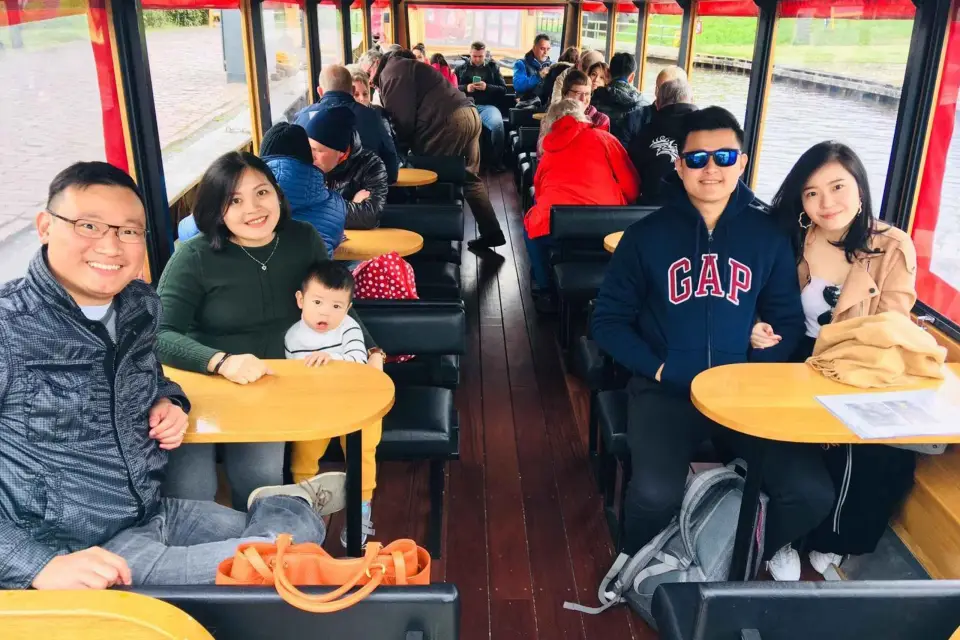 Giethoorn: Excursión privada de un día en barco desde Ámsterdam