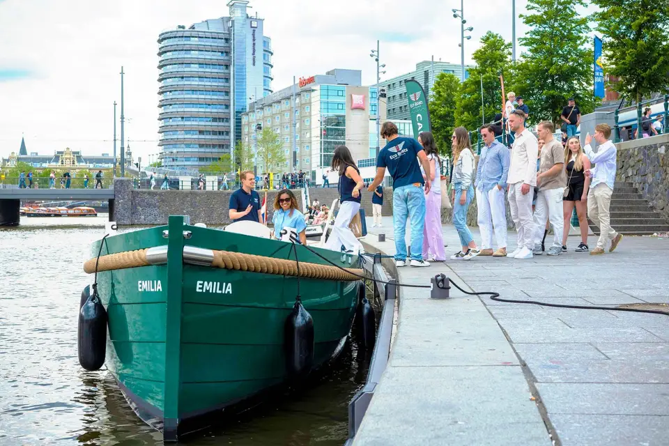 Ámsterdam: El más novedoso paseo en barco por el canal con bebida incluida