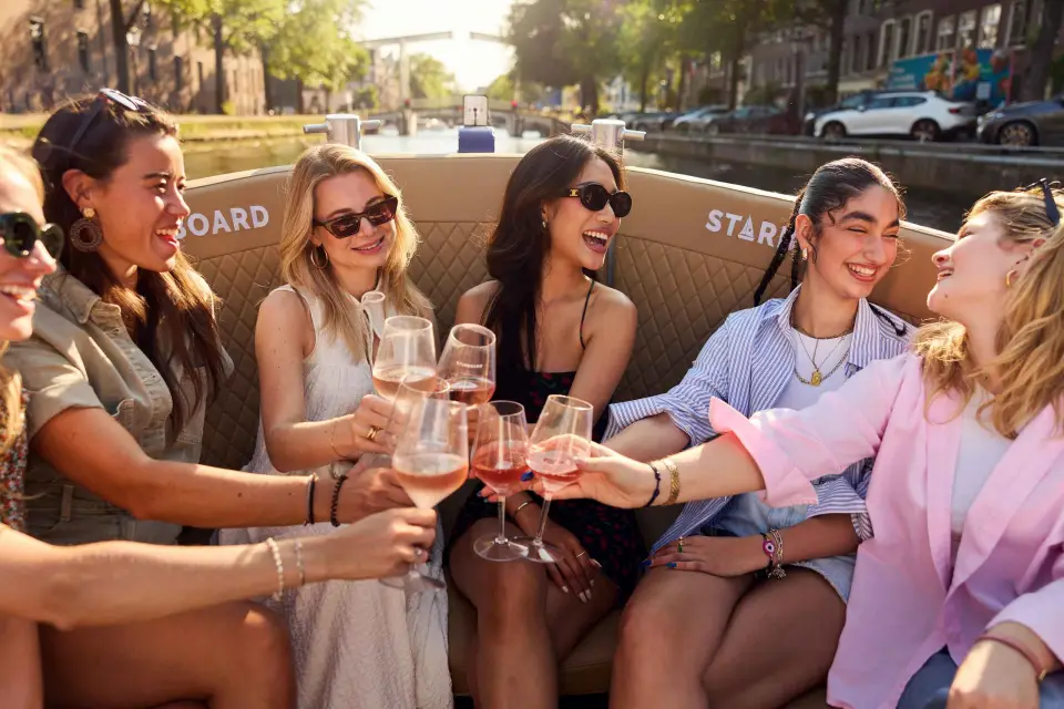 Amsterdam: Paseo en barco por el canal con opción de bebidas ilimitadas