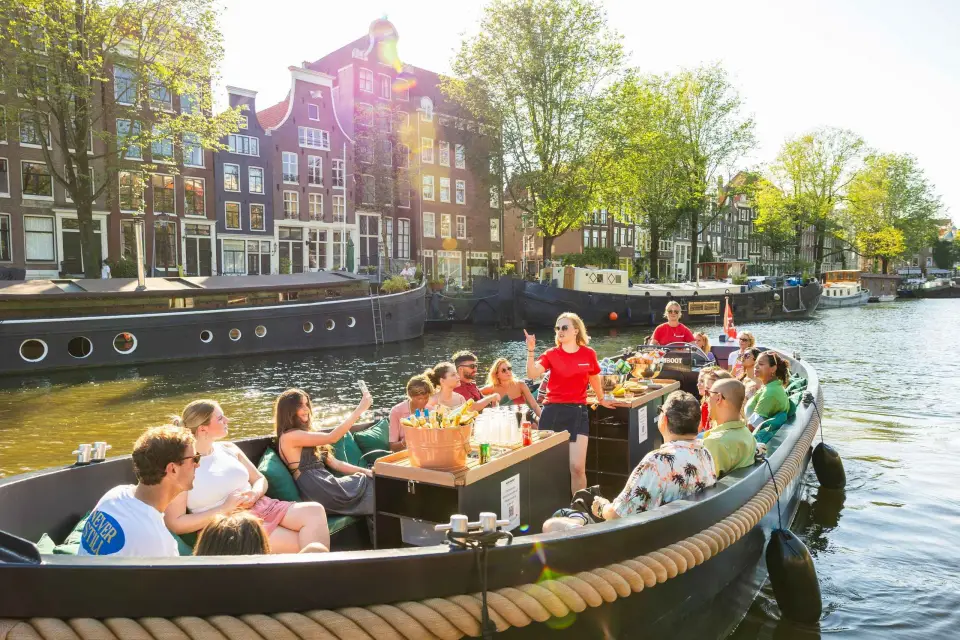 Amsterdam: Paseo en barco por el canal con opción de bebidas