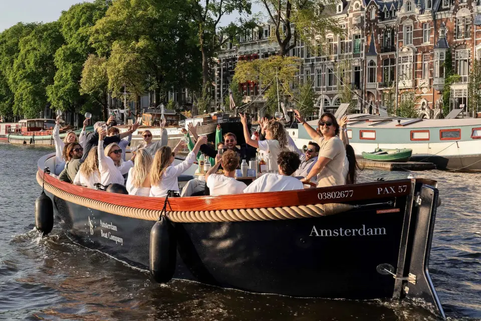 Amsterdam: Paseo en barco por el canal en privado