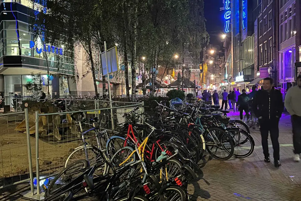 El secreto de las calles estrechas de Ámsterdam