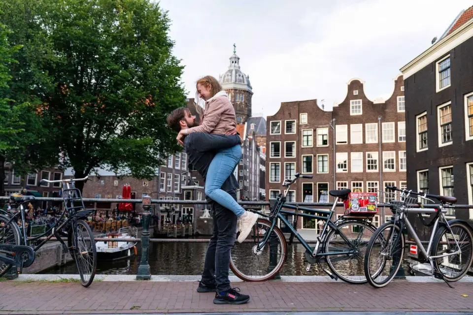 Amsterdam: Sesión fotográfica privada en familia o en pareja en los canales