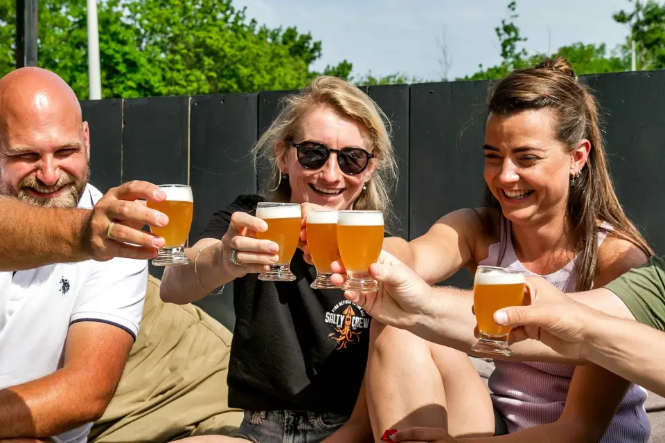 Amsterdam: Tour en autobús guiado por cervecerías artesanales con degustaciones