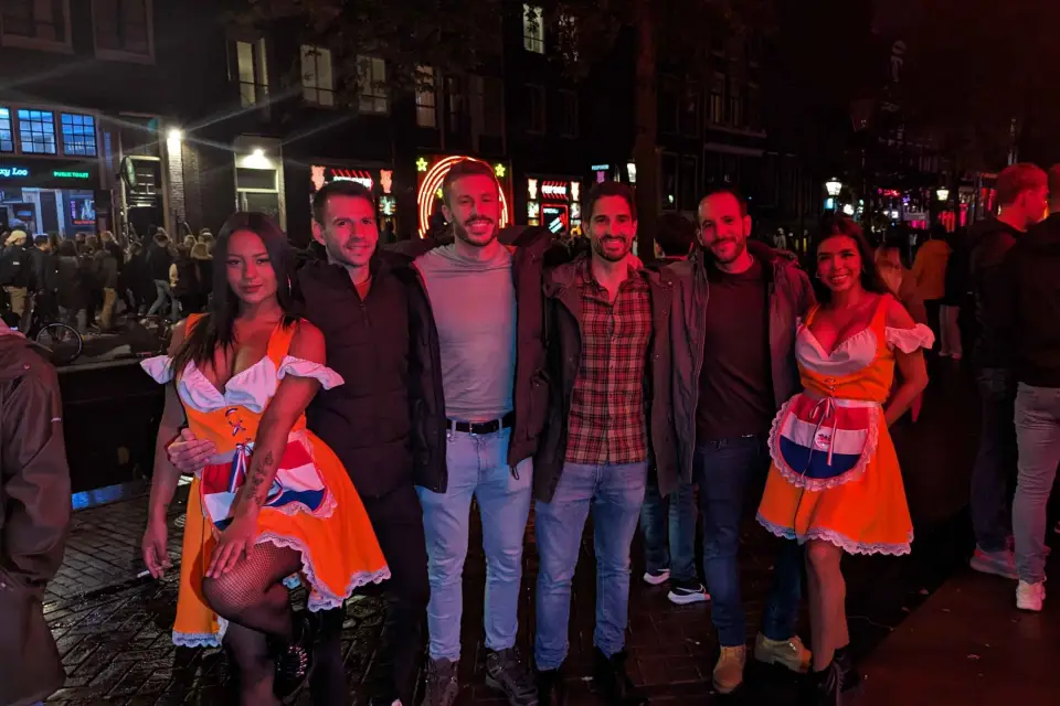 Amsterdam: Tour privado de bares con camarera
