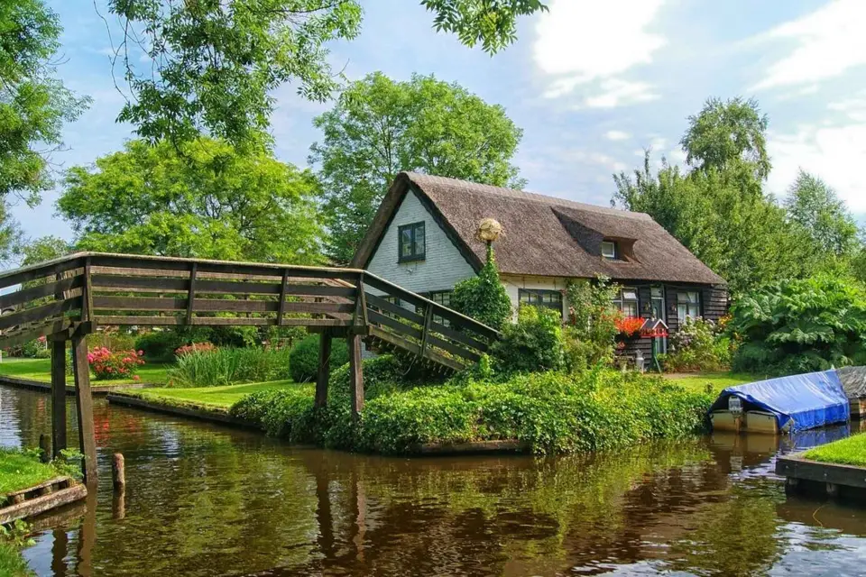Desde Ámsterdam: Visita turística de Giethoorn y crucero por el canal
