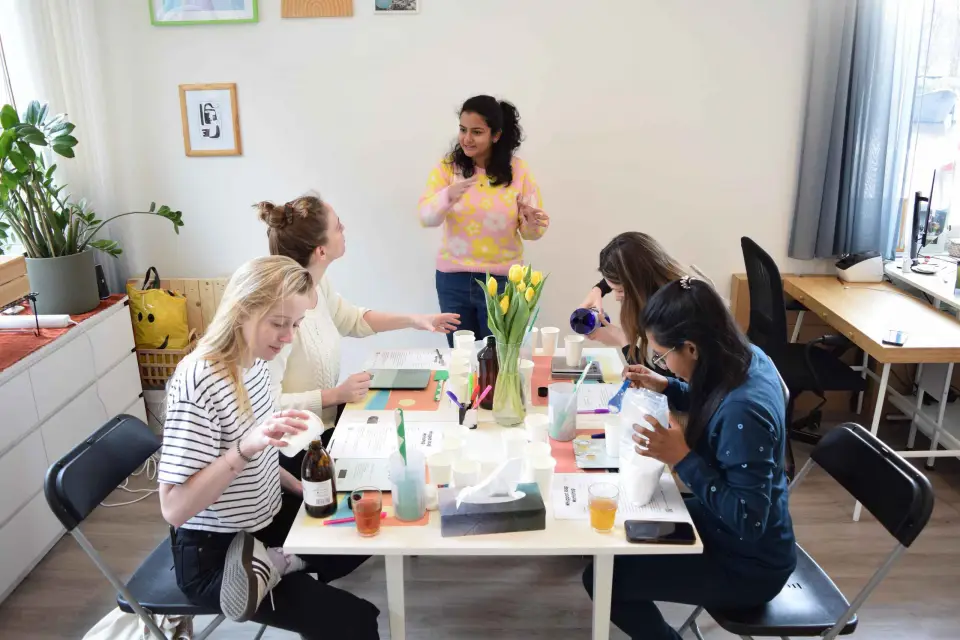 Amsterdam: Whip & Sip: ¡Taller de fabricación de jabón batido!