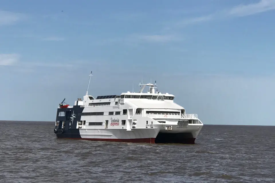 Ferry entre Buenos Aires y Colonia del Sacramento