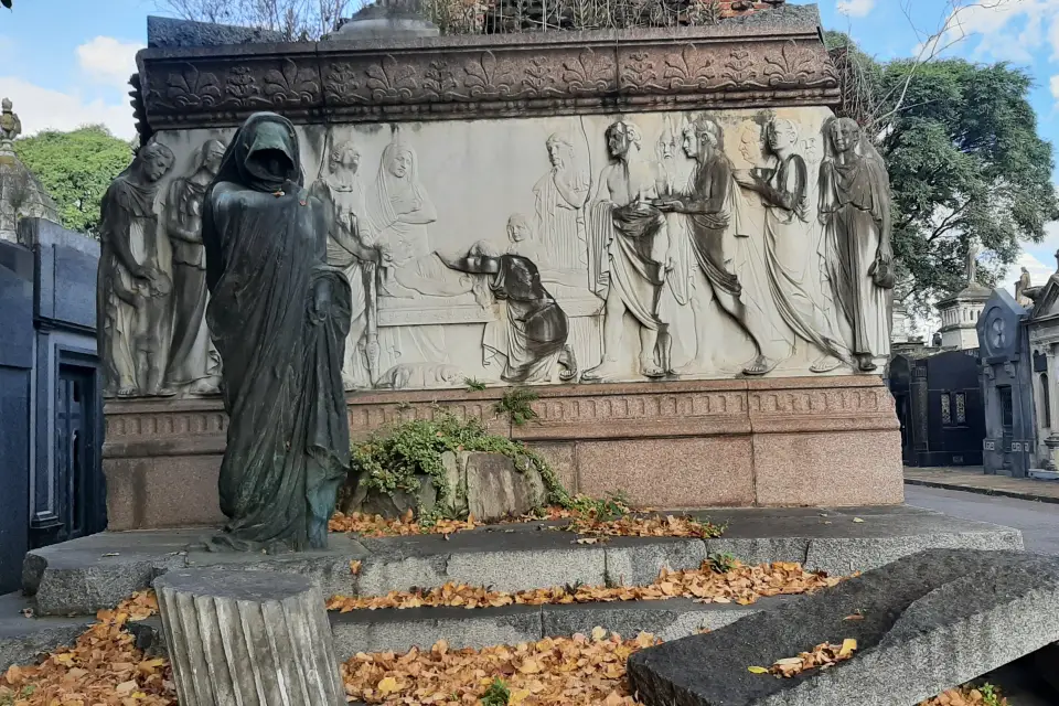 Tour por el Cementerio de la Chacarita