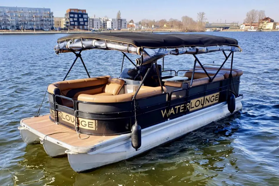 Berlín: Alquila un barco sin licencia para hasta 12 PAX