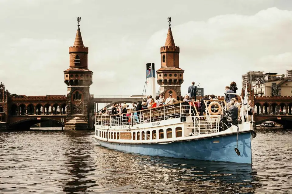 Crucero turístico en barco de 3 horas (Berlín ida y vuelta)