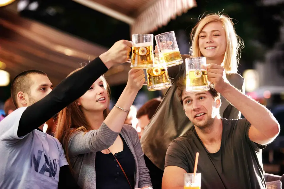 Berlín: Despedida de soltero(a) con ruta de bares