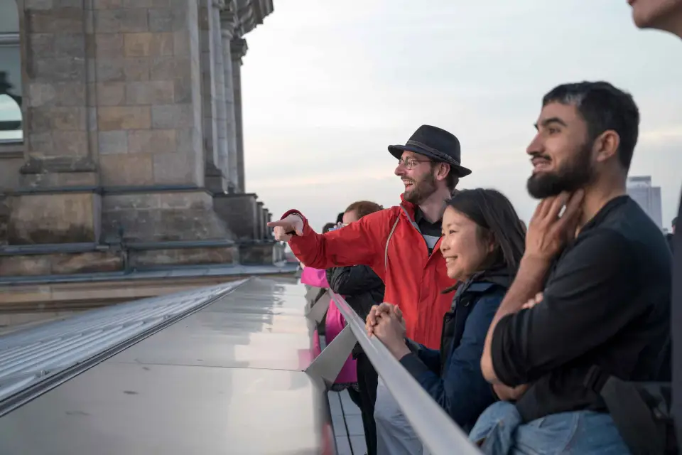 Berlín: distrito gubernamental con visita al Reichstag con cúpula para grupos