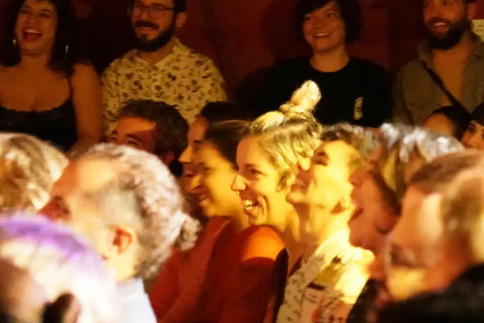 Berlín: Espectáculo de comedia de humor negro en inglés en el bar Kara Kas