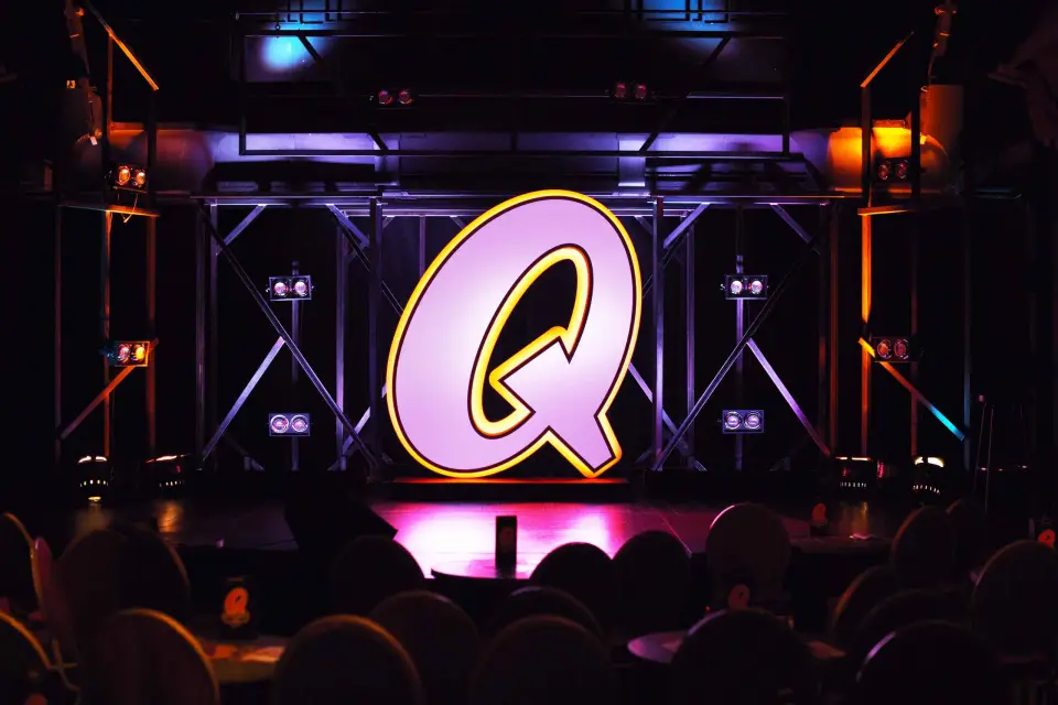 Berlín: Espectáculo en directo del Club de la Comedia Quatsch con bebida de bienvenida