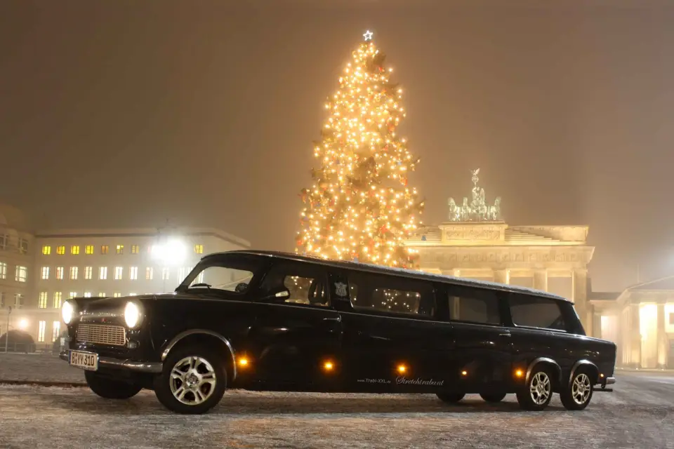 Berlín: Excursión de 1,5 horas por las Luces de Invierno en limusina Trabi
