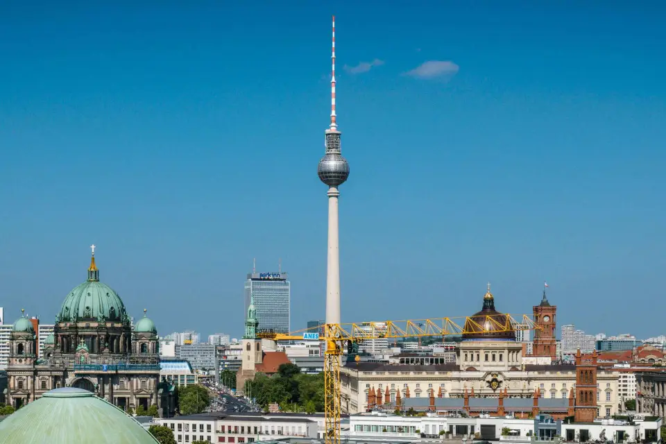 Berlín: Französischer Dom 360° Panorama & Crémant to go