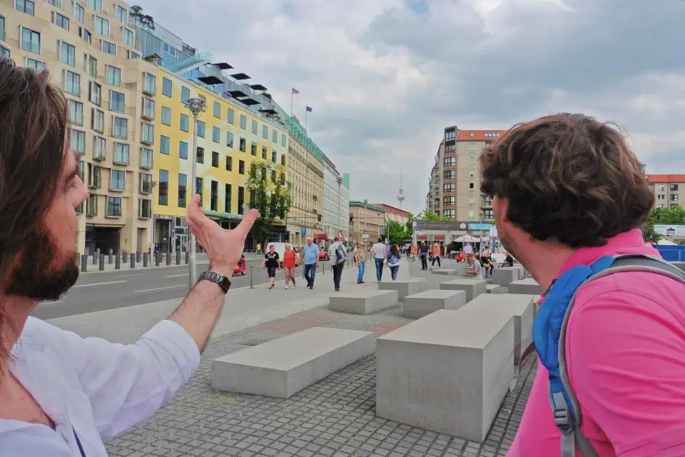 Berlín: Lugares de interés histórico y visita al Muro de Berlín con un berlinés