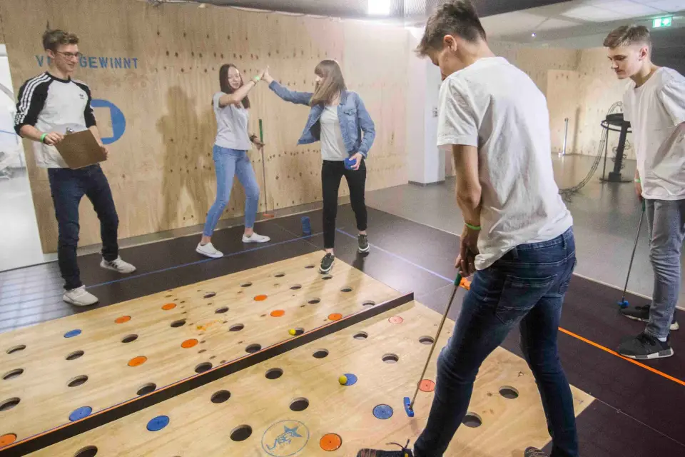 Mini golf de luz negra Aventura 3D (Berlín)