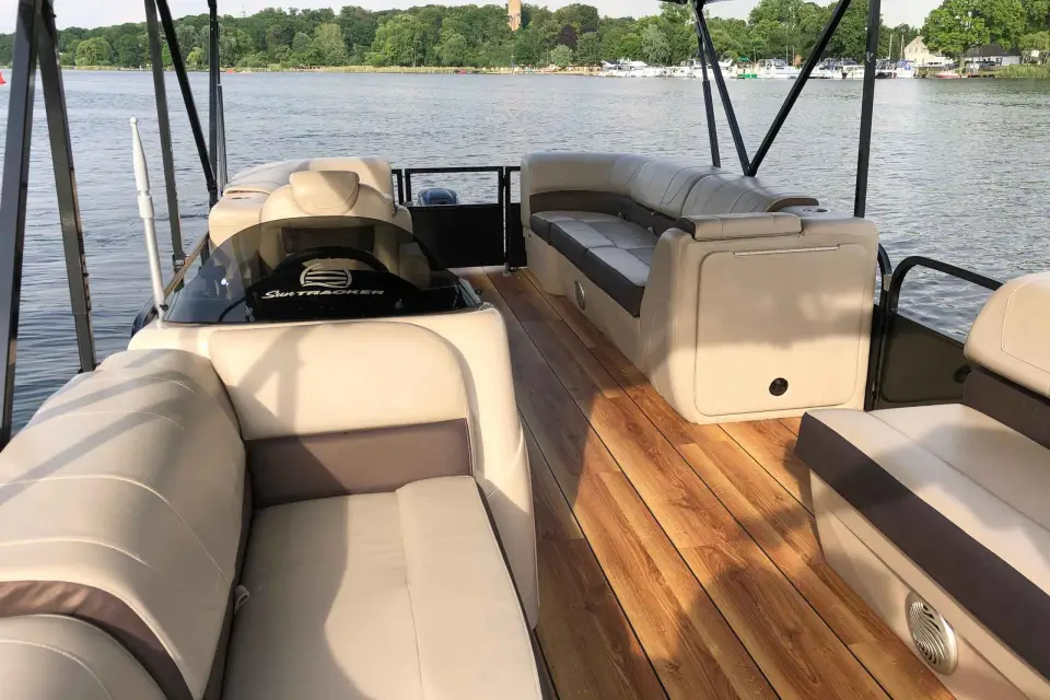 Potsdam: Alquila un barco sin licencia para hasta 12 PAX
