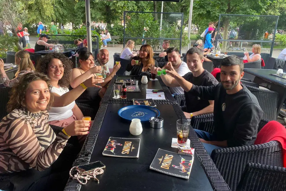 Berlín: Pub Crawl & Tour con chupitos y entrada a discoteca gratis