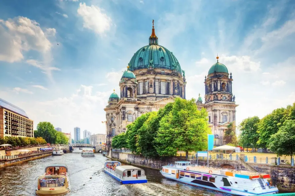 Desde el Puerto de Warnemünde Excursión Privada a Tierra por la Historia de Berlín
