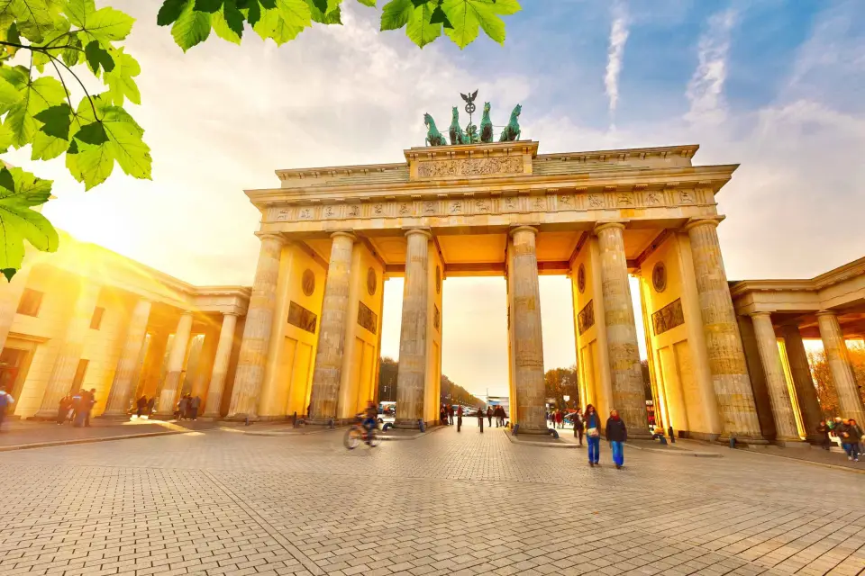 Desde el puerto de Warnemünde: Excursión a Berlín