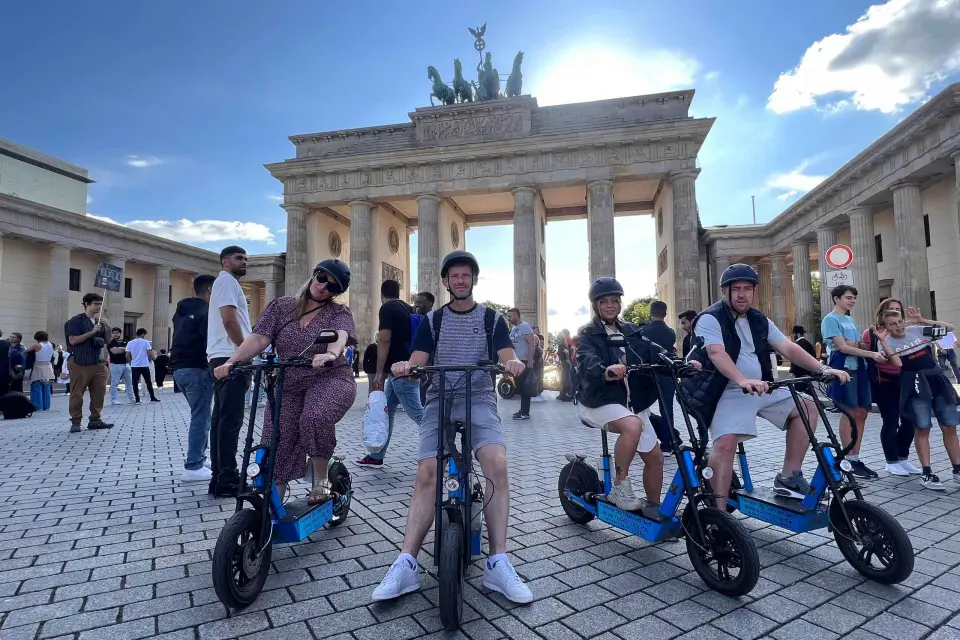 Berlín: Recorrido guiado en E-Scooter por los principales lugares de interés