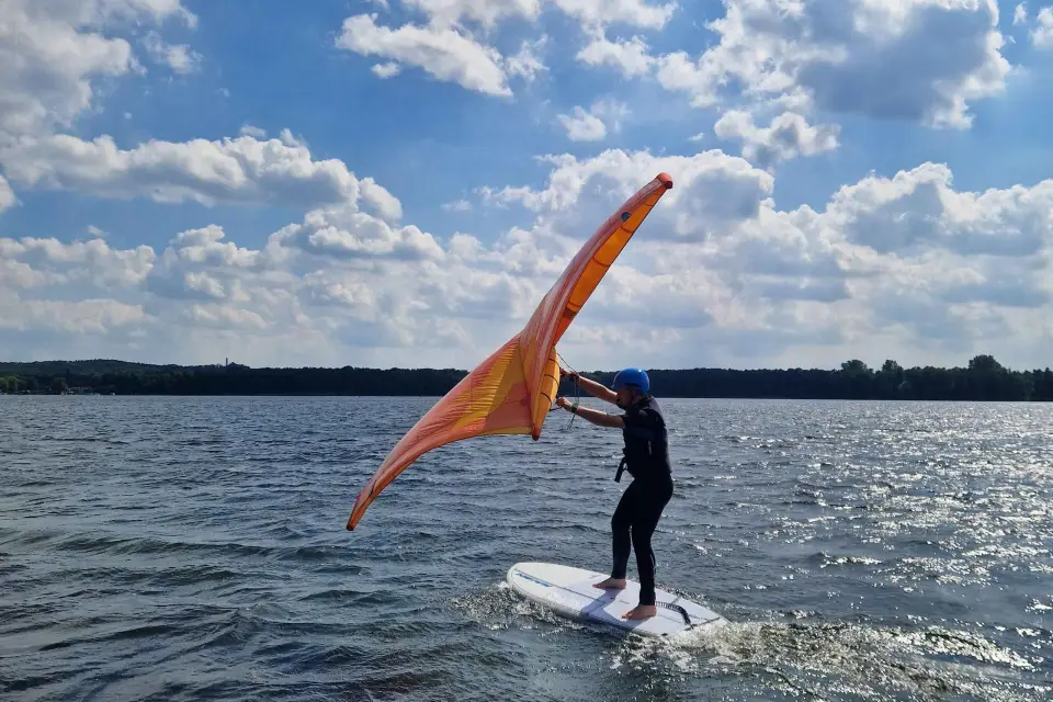 Berlín: Recorrido Wingfoil - vuela sobre el agua impulsado por el viento