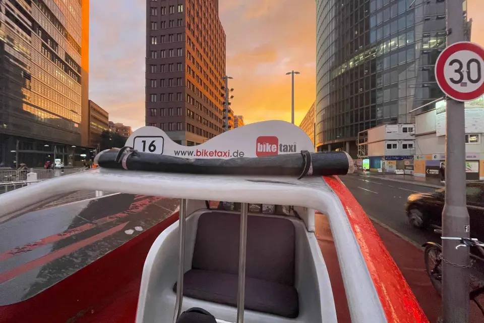 Berlín: Stadtrundfahrt und Sightseeing im E-Rikscha