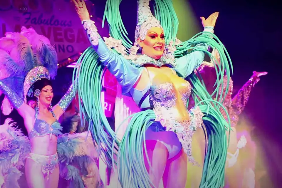 Berlín: Täuschungsmanöver Un espectáculo Drag de Travesuras