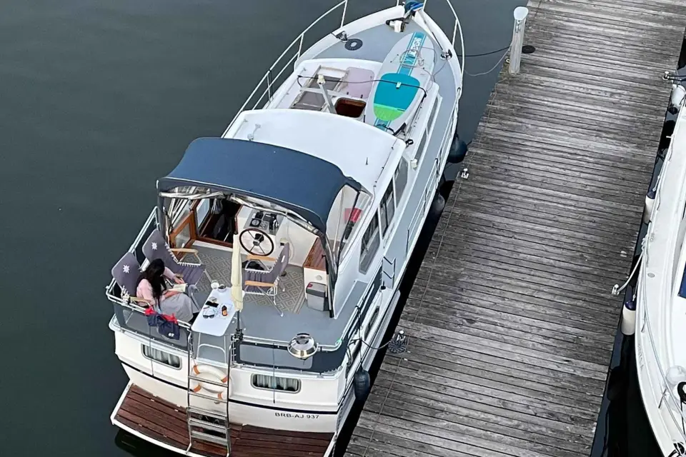 Tagestour: Crucero privado en yate por el lago Wannsee y el Werder