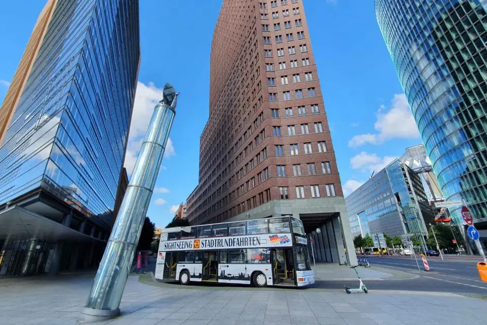 Berlin: Hop-on Hop-off Bus Tour with Live Commentary