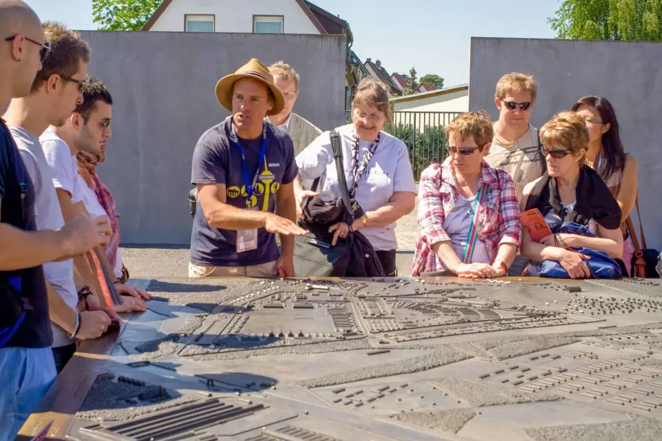 Berlín: Tour guiado de 4 horas en autobús por el Memorial de Sachsenhausen