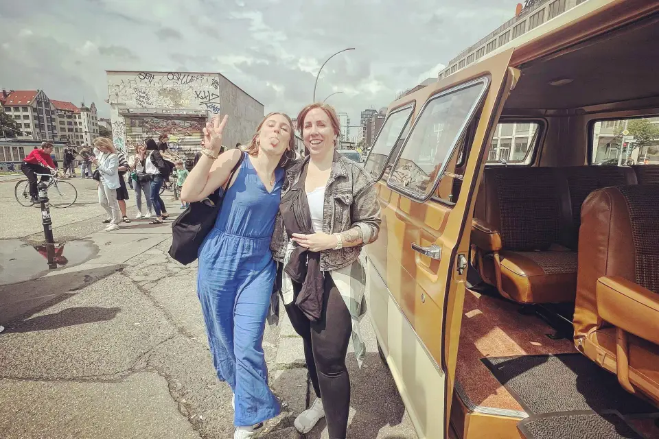 Berlín: ¡Turismo DIY y Subcultura en una furgoneta Ford de 1972!