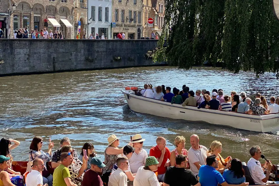 Brujas Inolvidable: Visitas, Historia y Degustaciones.
