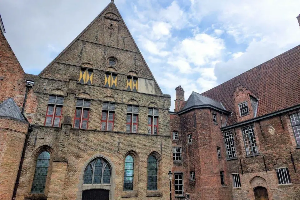 Brujas: Museum Sint-Janshospitaal ticket de entrada & In-App City Tour